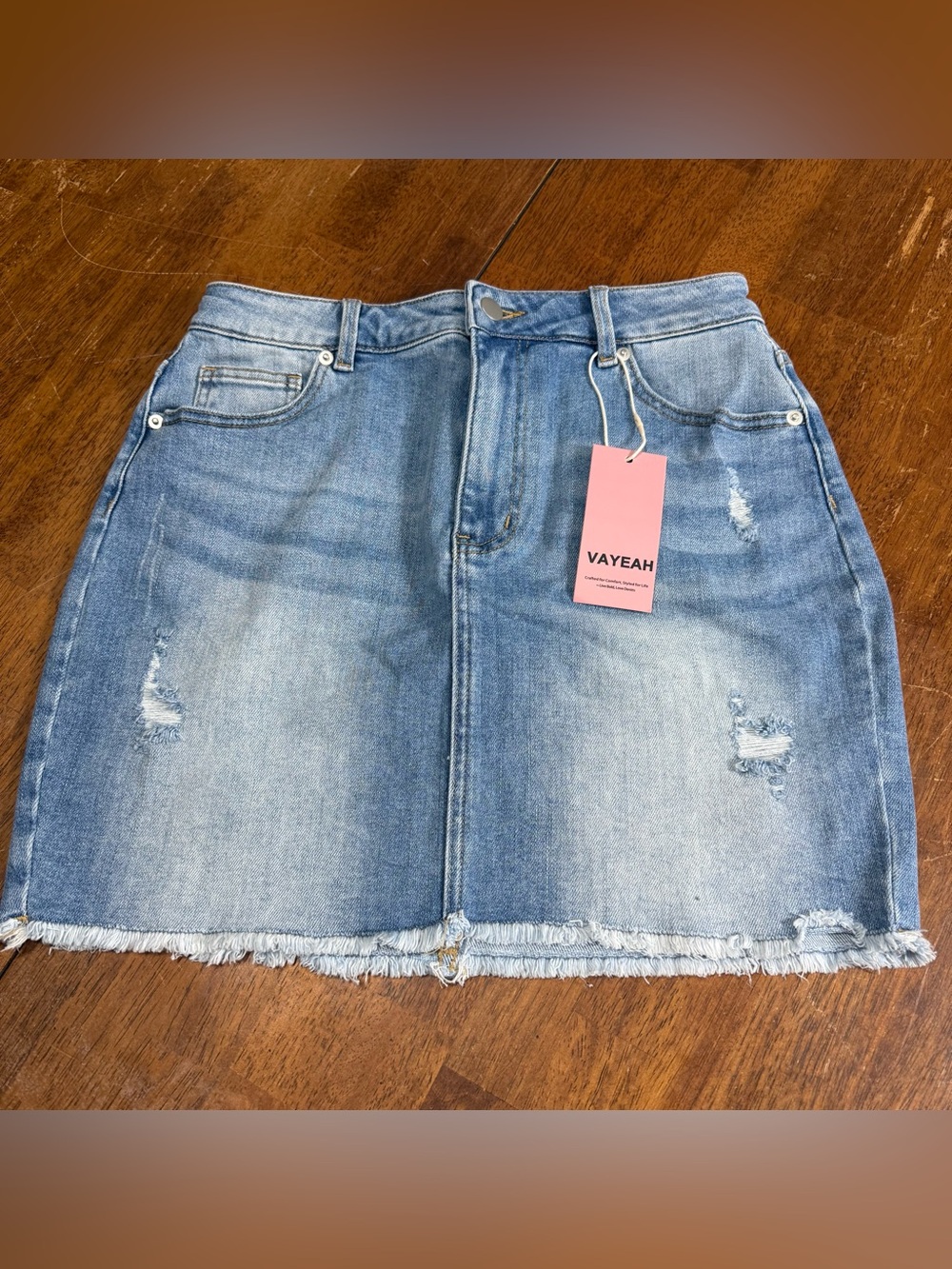 VAYEAH Women’s Denim Mini Skirt Size M Distressed Raw Hem Light Wash NWT
